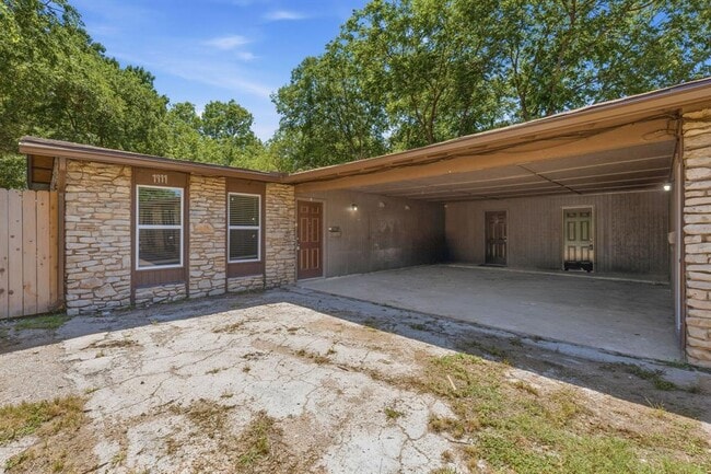 Building Photo - 1911 Hearthside Dr