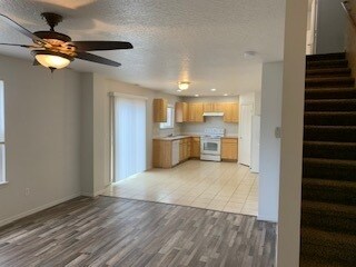 Building Photo - Newly renovated large 3 bed home In north ...
