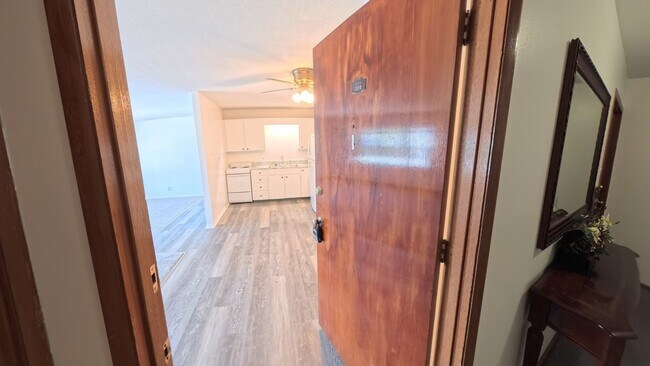Building Photo - 401 SW Elm St