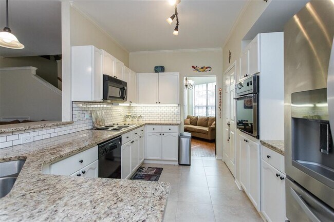 Building Photo - 6023 Stately Ct