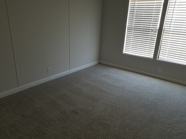 Foto del edificio - 6323 Lakewood Dr
