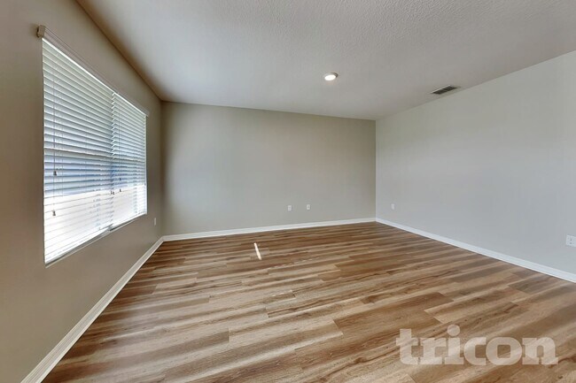 Foto del edificio - 991 Summer Glen Dr