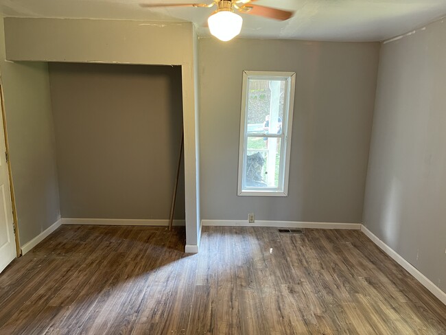 Building Photo - 343 Fern St