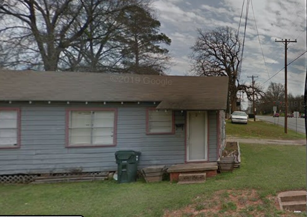 Primary Photo - 2001 n grand ave