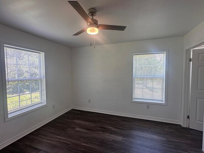 Building Photo - 112 Palamino Ct