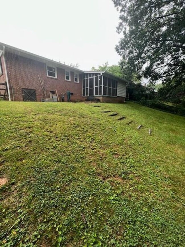Foto del edificio - East Asheville Rental