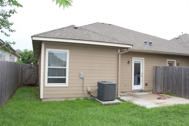 Building Photo - 2838 Southampton Way