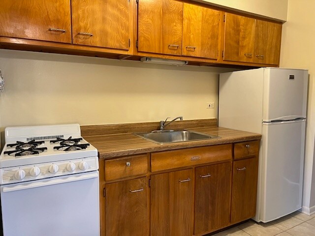 Kitchen - 333 Center Ave