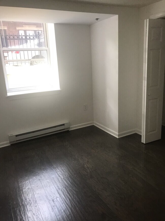 Building Photo - 112 Jersey St