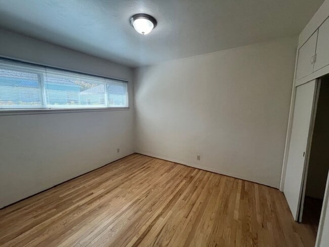 Foto del edificio - 1241-1243 Fredericks St