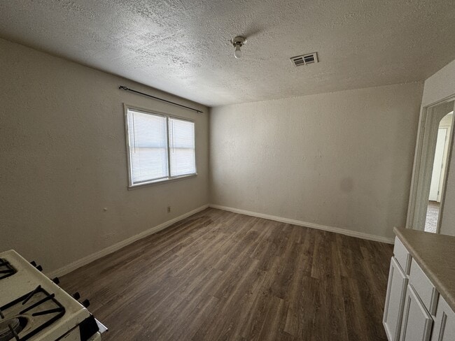 Building Photo - 4220 Broaddus Ave