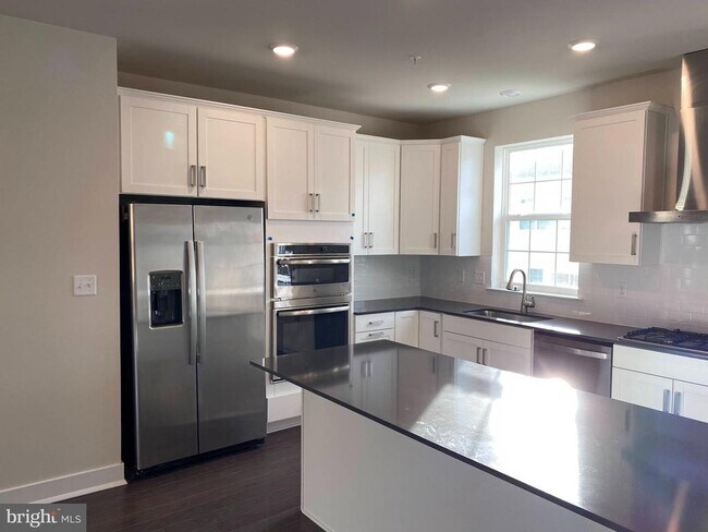 Foto del edificio - 232 Red Leaf Ln