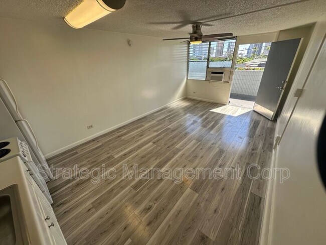 Building Photo - 1301 Lusitana St