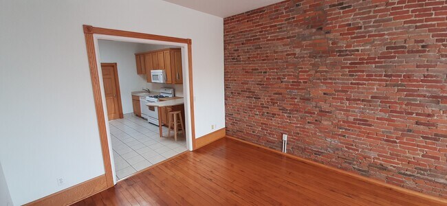 Foto del edificio - 4738 Lorain Ave
