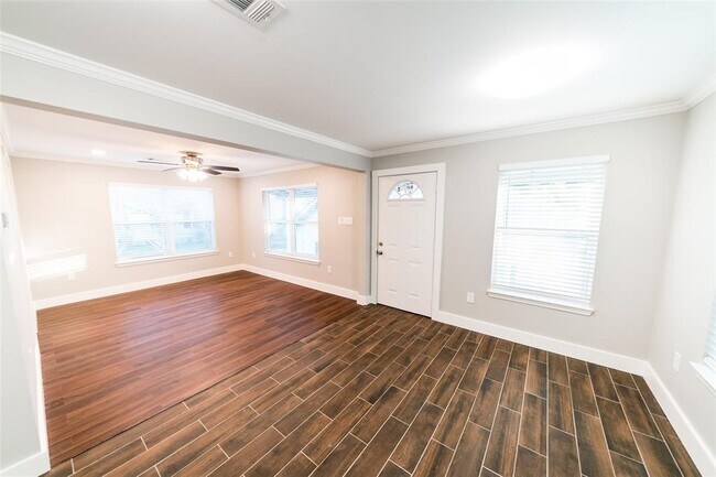 Building Photo - 203 Catherine St