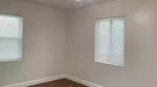 Foto del edificio - 3609 Peckham Ave