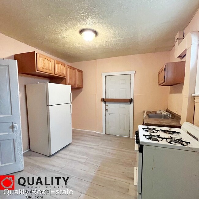 Building Photo - 3 br, 1 bath House - 5347 grays