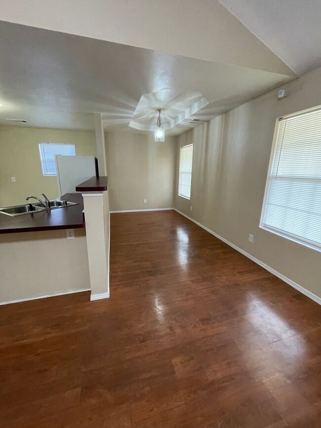 Building Photo - Comfortable Living: 3 Bed 2 Bath Home For ...