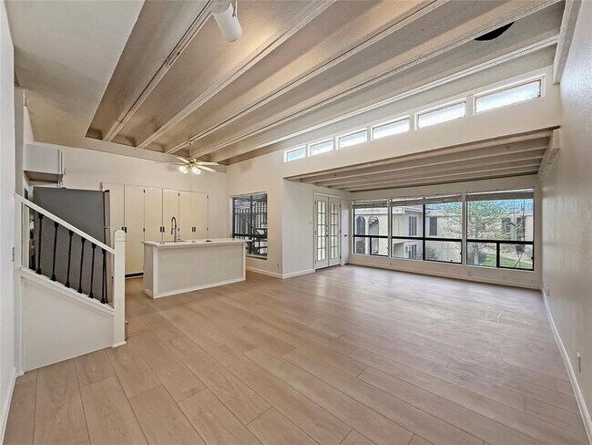 Foto del edificio - 5804 Circulo Dr