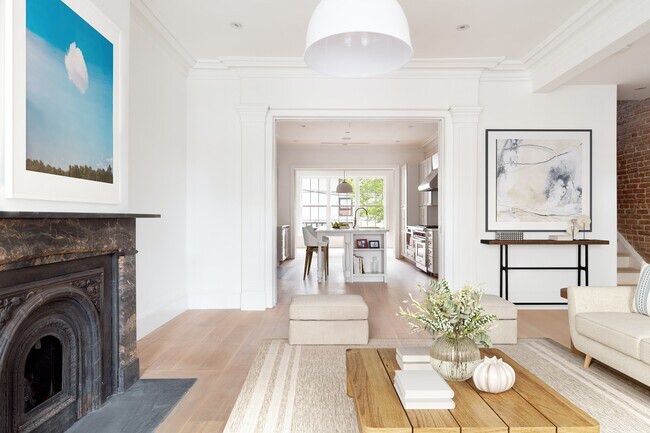 Building Photo - Newly Renovated 1840 s DUMBO Townhouse