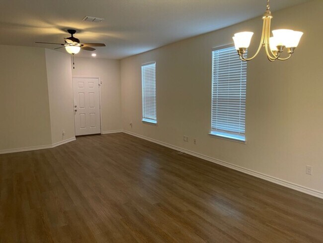 Foto del edificio - 3 Bedroom 2 1/2 bath Carmona Hills Subdivision