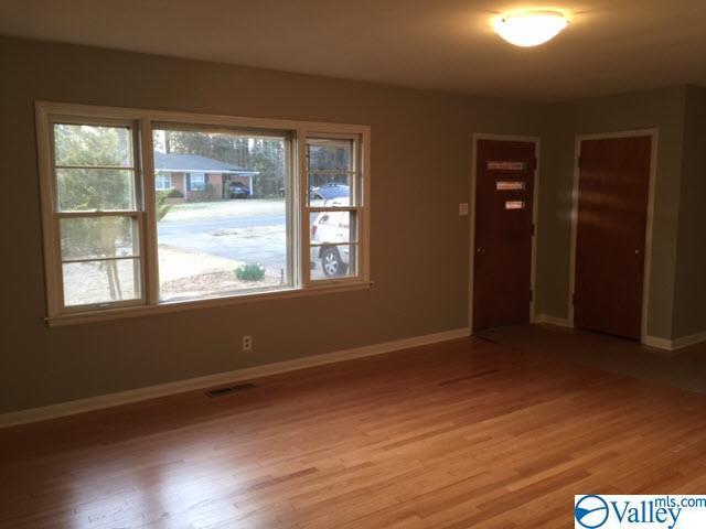 Building Photo - 1011 Cole Dr SE