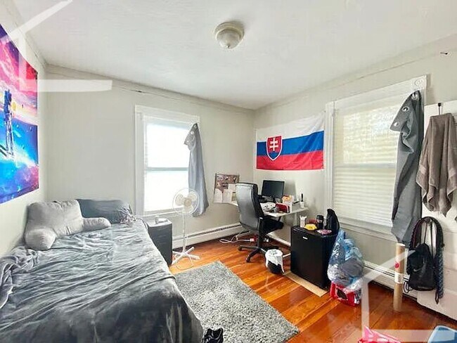 Building Photo - NO FEE on this Affordable Mission Hill Gem!  Sunny & Spacious, Great for NEU students!  Parking A...