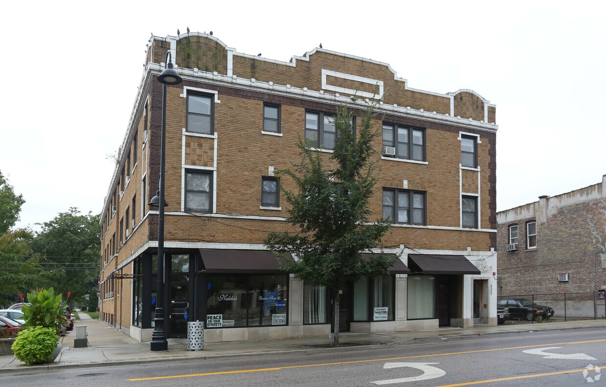 Foto del edificio - 6301 Roosevelt Rd