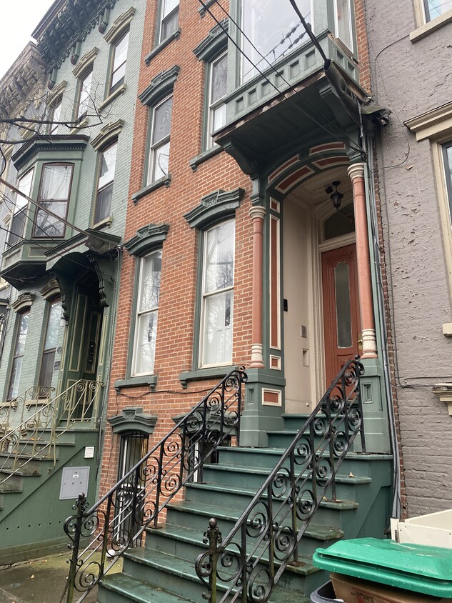 Primary Photo - 330 Hudson Ave