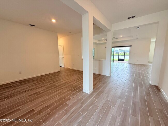 Foto del edificio - 2717 White Cedar Ln