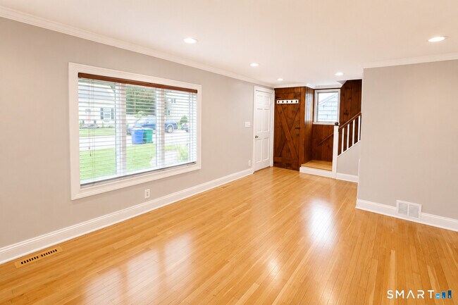 Foto del edificio - 144 Ridge Rd