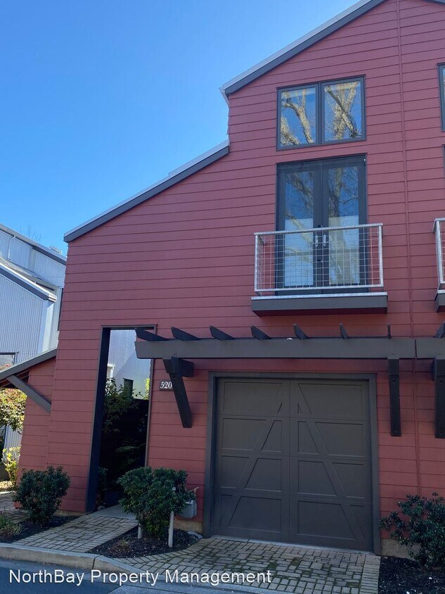 Primary Photo - 2 br, 2.5 bath House - 520 Grove St