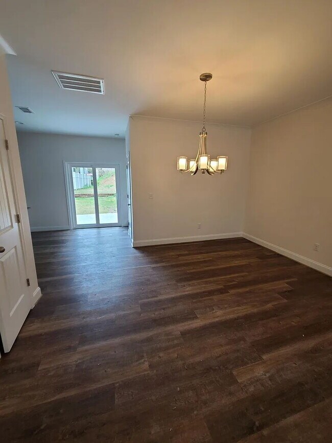 Foto del edificio - Inquire today on how to get FREE rent!