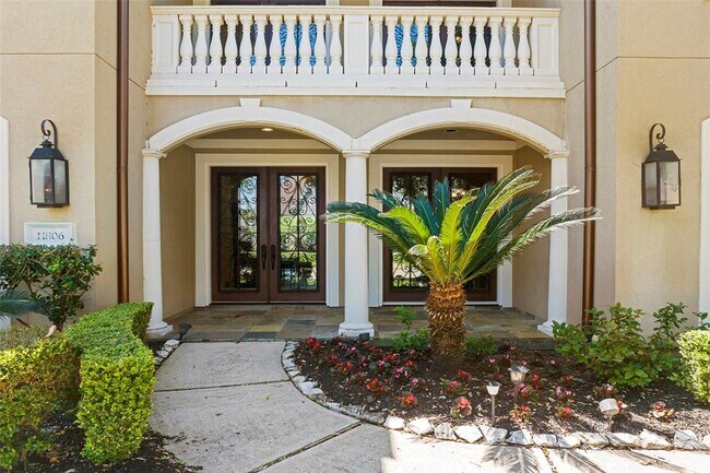Building Photo - 11806 Crescent Bluff Dr