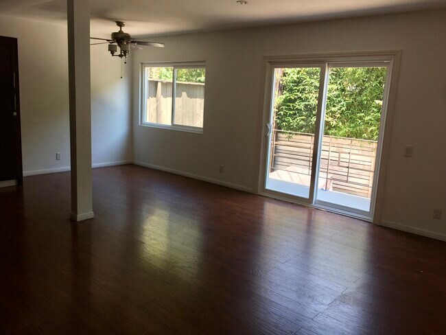 Building Photo - 708 Huntley Dr