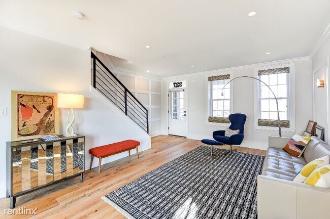 Building Photo - 4 br, 3 bath House - 327 L Street NE