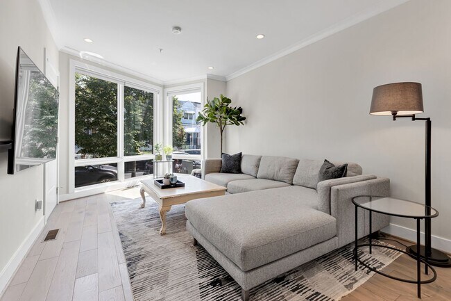 Foto del edificio - 1410 Montello Ave NE