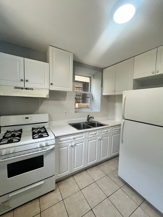 196 Lembeck Ave BSMT - 188 Lembeck Ave