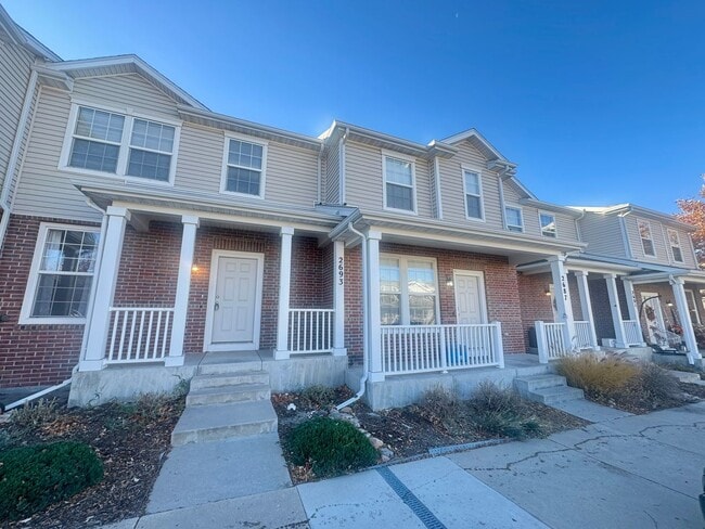 Foto del edificio - TWO BEDROOM TOWNHOME with AC