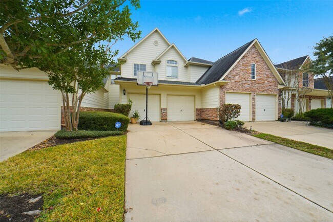 Foto del edificio - 2110 Ridge Wood Ln