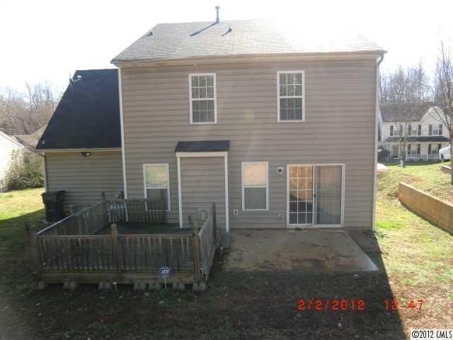 Building Photo - 4 Bedrooms with 2 1/2 Ba in University Area