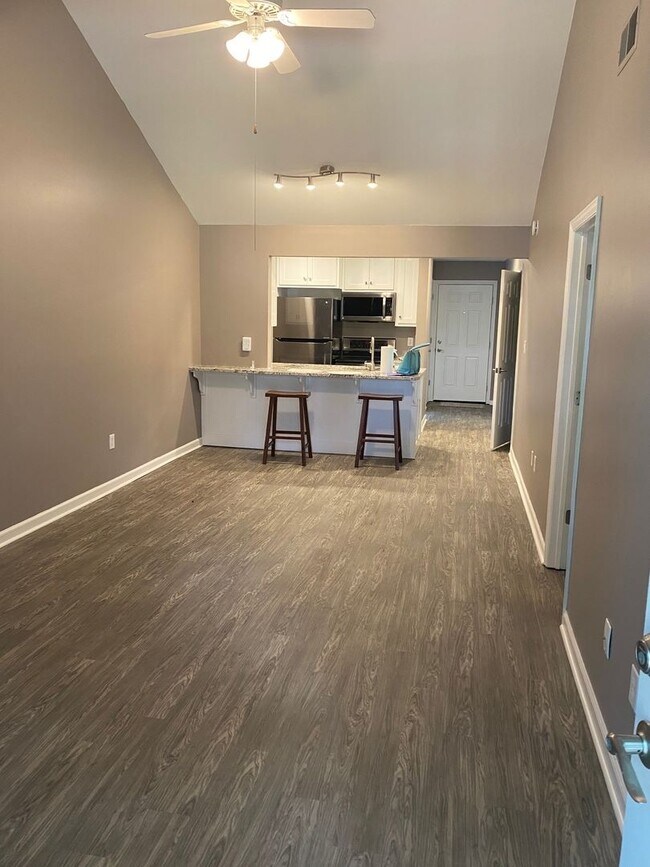 Building Photo - 2 bedroom close to Five Points!