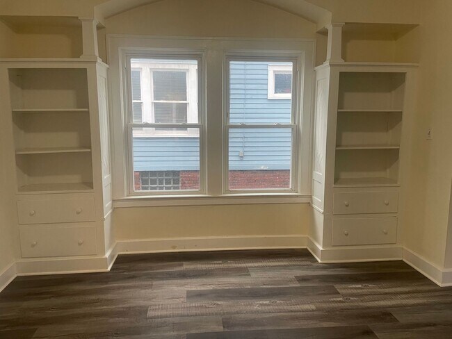 Foto del edificio - 1605 Hillcrest Rd