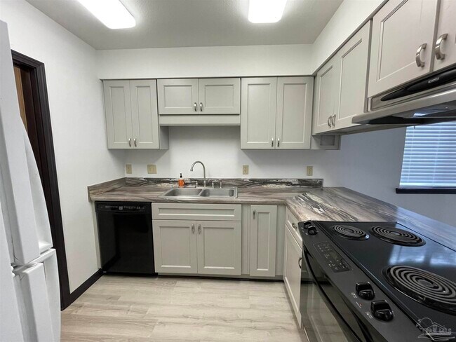 Foto del edificio - 9928 Fairway Villas Ln