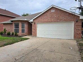 Building Photo - 1268 Topeka Dr