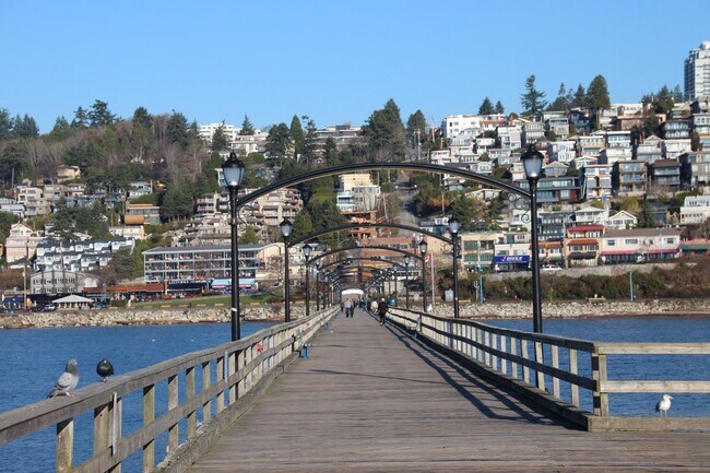 Looking back at the hillside homes from White Rock Pier.