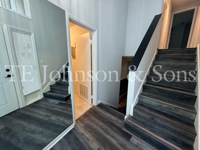 Building Photo - Cozy & Stylish 2BR Home with Fireplace, Su...