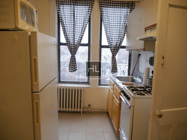 Building Photo - 393 Bushwick Ave