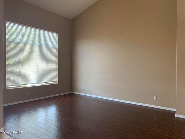Foto del edificio - 14537 W Edgemont Ave