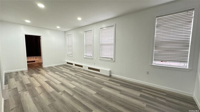 Foto del edificio - 37-51-51 63rd St